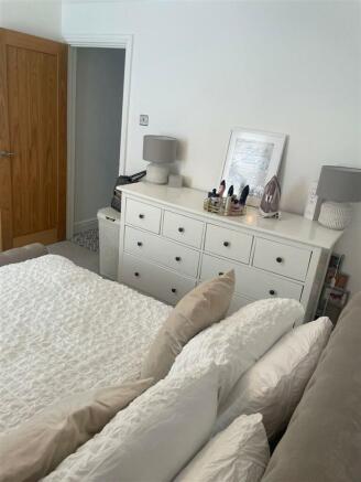 BEDROOM 3 (REAR)