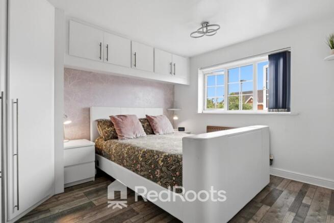 5 bed Detached for sale Image 11