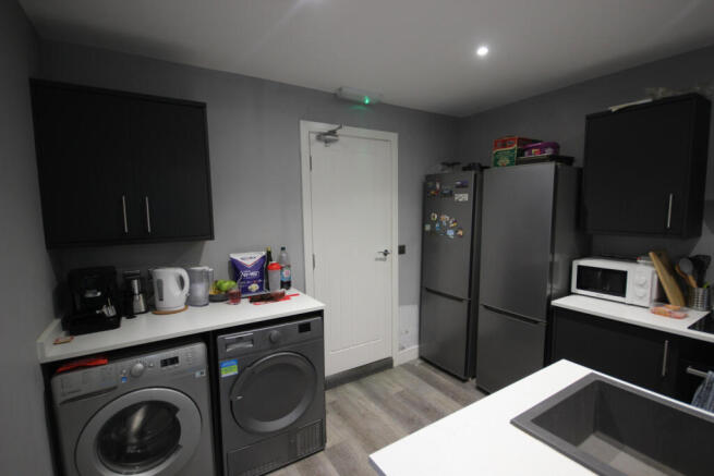 1 bed House Share to rent Image 9