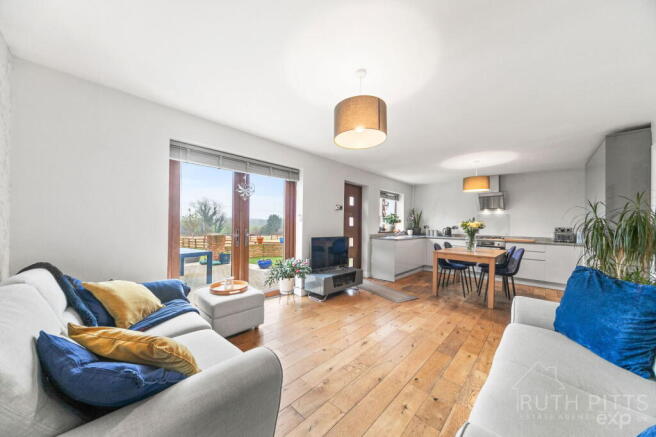 3 bed Detached for sale Image 5