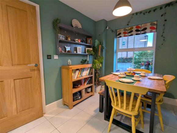 4 bed Semi-Detached for sale Image 6