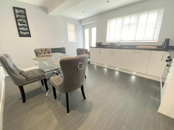 Kitchen/ Dining Room