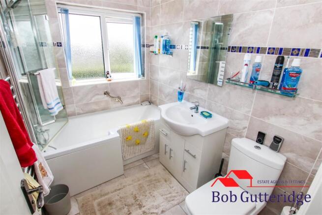 FIRST FLOOR LUXURY BATHROOM