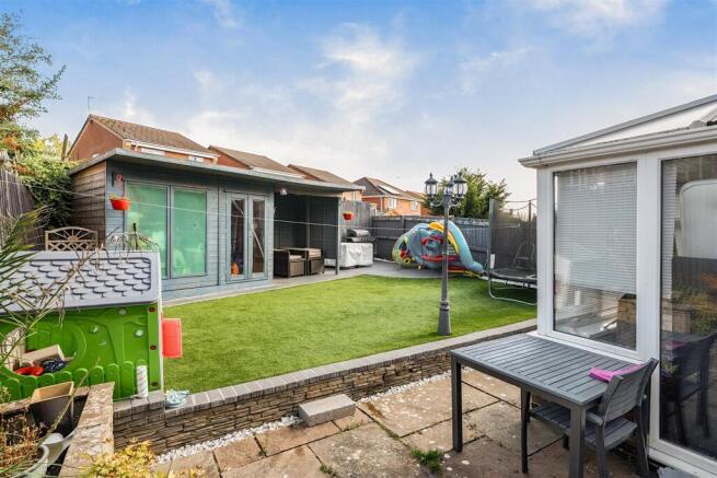 1 Cheriton Close