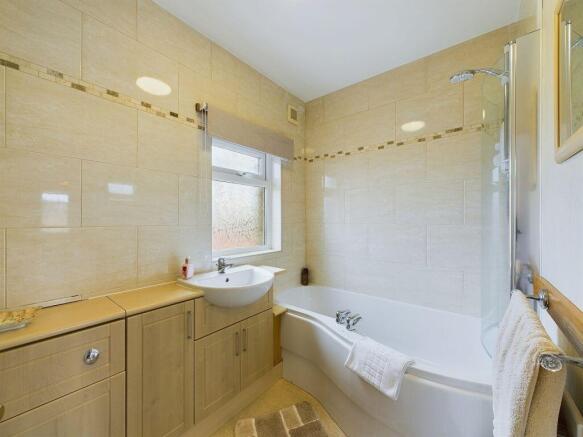 4 bed Semi-Detached for sale Image 10