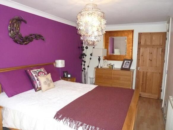 Bed 1 b