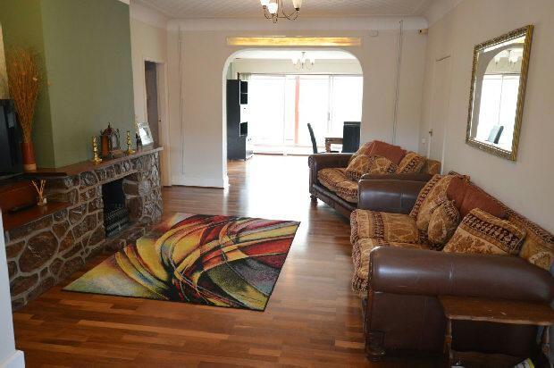 LOUNGE.