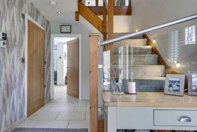 5 bed Detached for sale Image 8