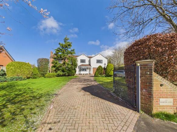 5 bed Detached for sale Image 12