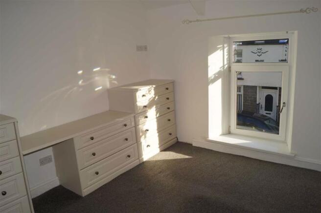 BEDROOM 1 (FRONT)