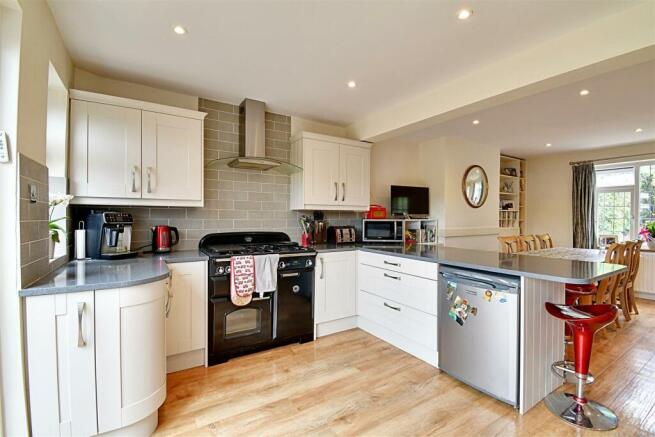 Kitchen 1.jpg