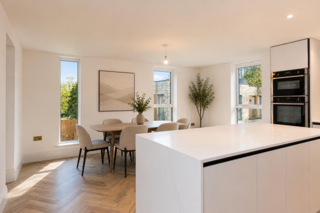 3 bed Apartment for sale Image 4