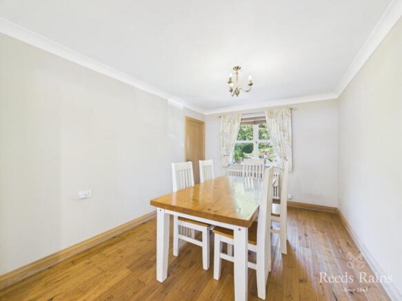 4 bed Detached for sale Image 8