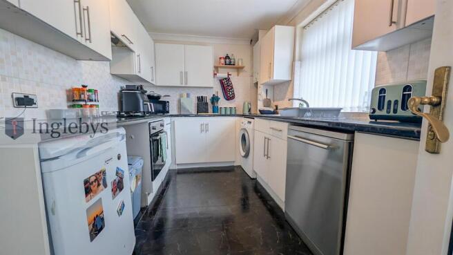 4 bed Semi-Detached for sale Image 11