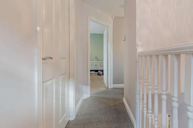 4 bed Detached for sale Image 9