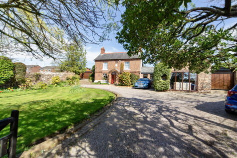 Woodfall Lane, Neston, CH64