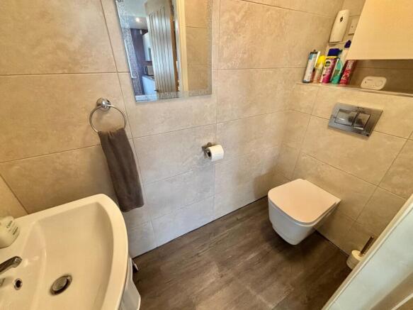 4 bed Semi-Detached for sale Image 9