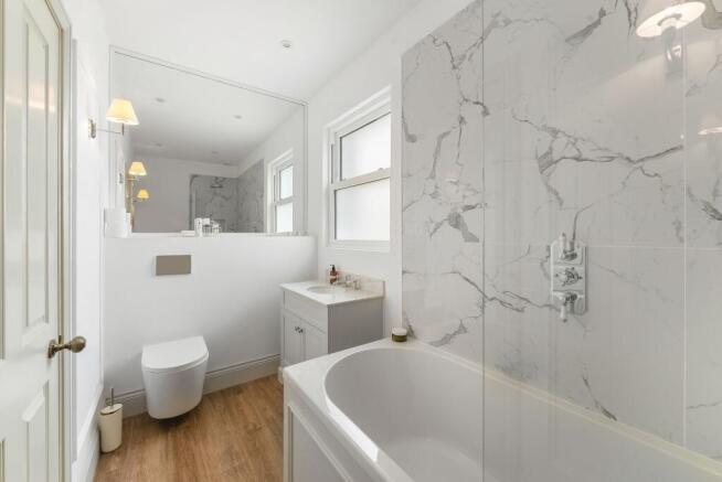 3 bed Flat for sale Image 10