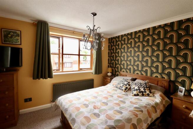 3 bed Semi-Detached for sale Image 7