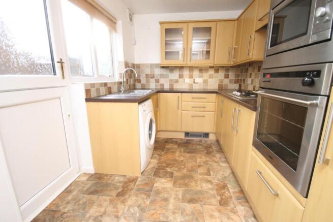 FITTED KITCHEN