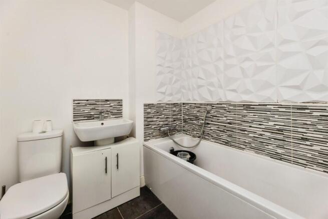 3 bed Semi-Detached for sale Image 6