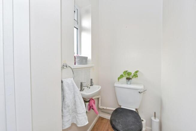 4 bed Detached for sale Image 6