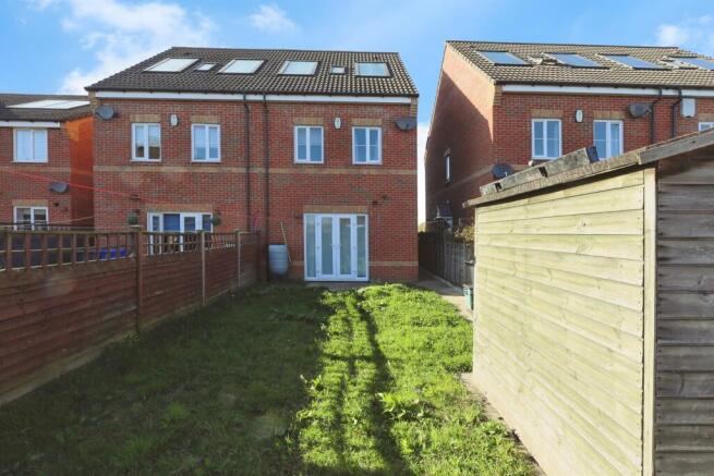 4 bed Semi-Detached for sale Image 4