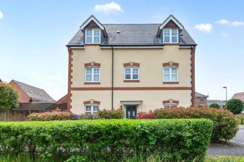 Lucinda Walk, Bagshot, Surrey, GU19