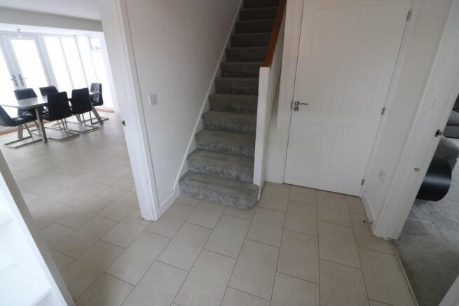5 bed Detached to rent Image 10