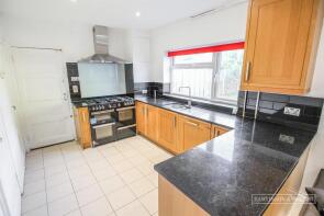 17, The Fairway, West Molesey KT8 1PB