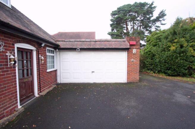 DOUBLE GARAGE