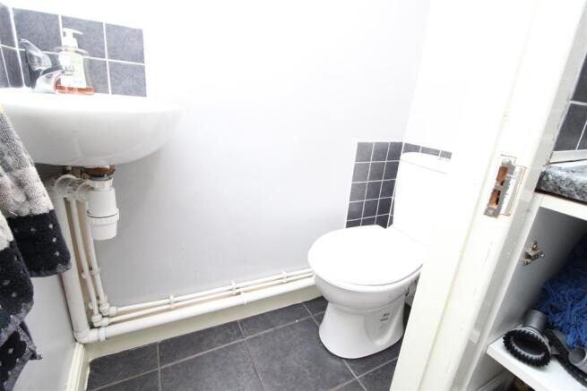 Downstairs WC.JPG