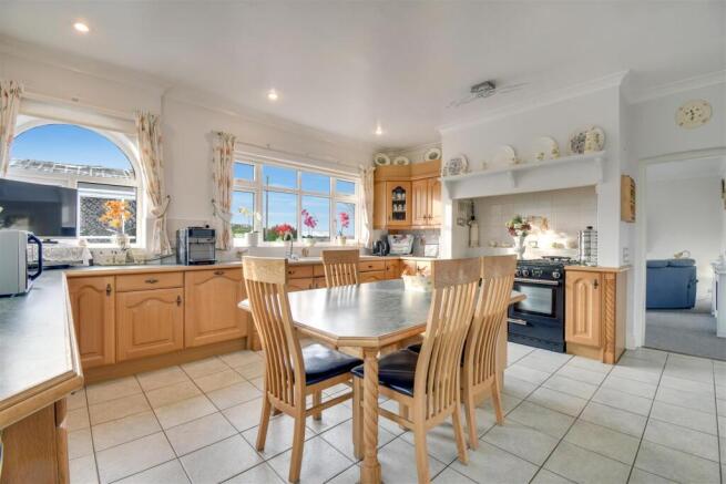 Kirchen breakfast room