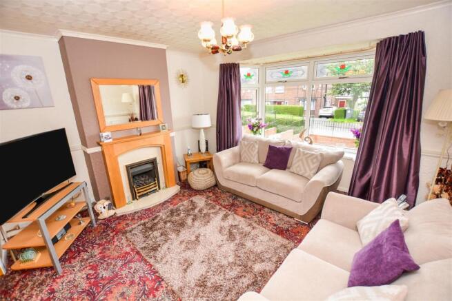 BAY FRONTED LOUNGE