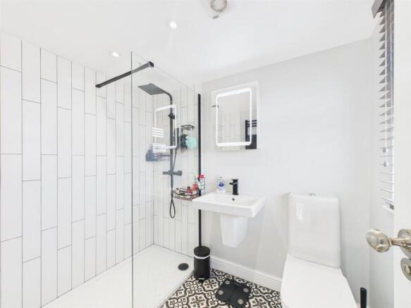 Stylish En-Suite Shower Room