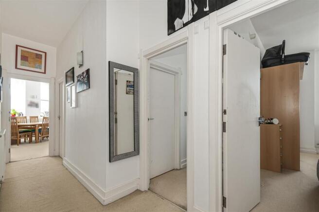 2 bed Apartment for sale Image 6