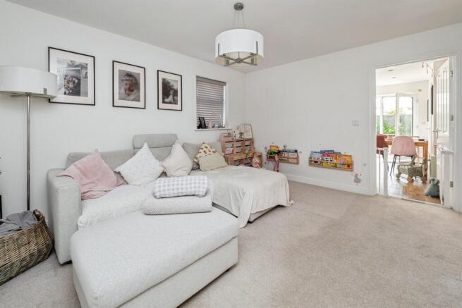 3 bed Semi-Detached for sale Image 4