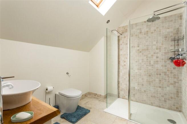 4 bed Detached for sale Image 9
