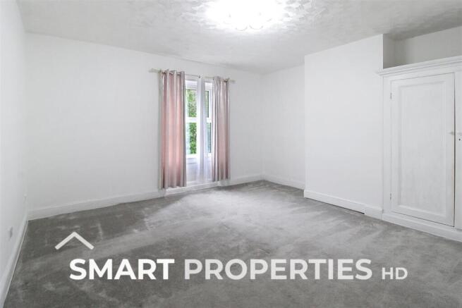 3 bed Terraced to rent Image 9