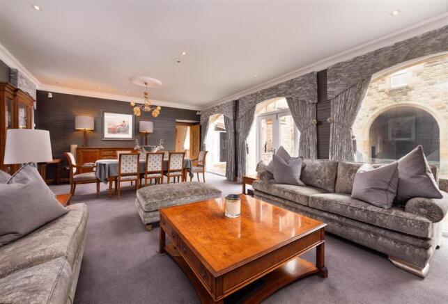 Lounge/Dining Room