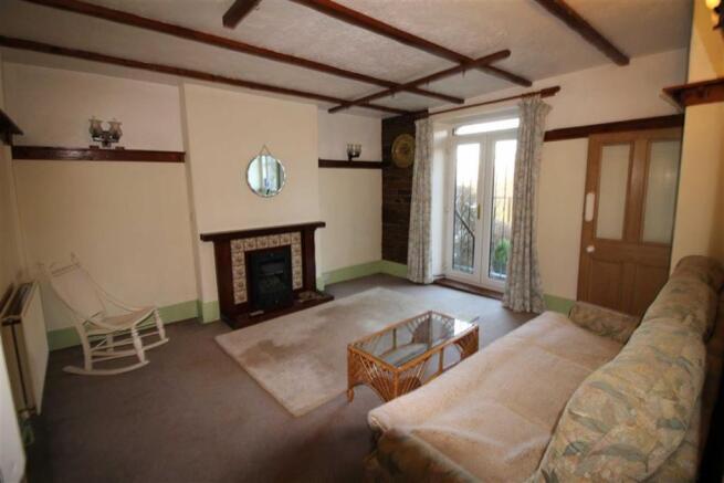 LOUNGE WITH PATIO DO