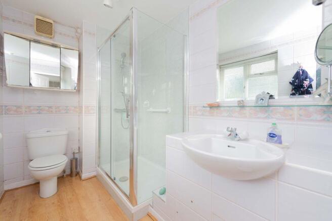 Master Bedroom  En-suite