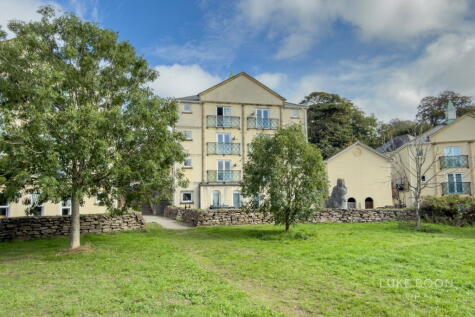 Aberdeen Avenue, Manadon Park, Plymouth, PL5 3UW