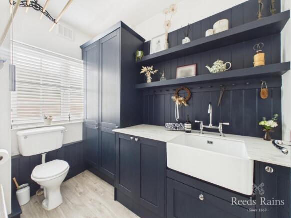 4 bed Semi-Detached for sale Image 5