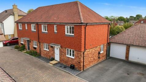 Centurion Close, Billingshurst, RH14