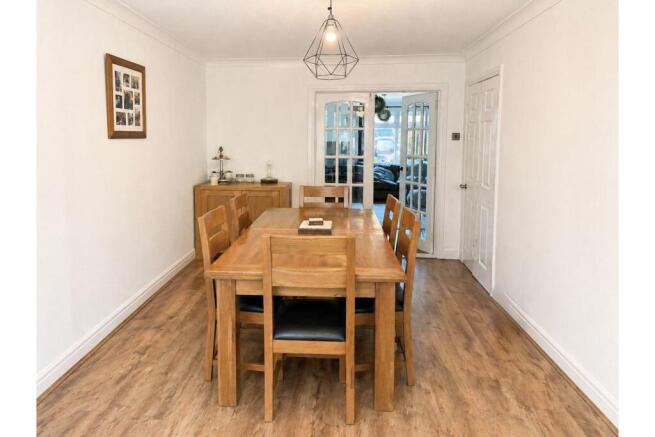 4 bed Detached for sale Image 5