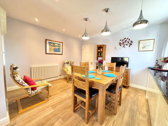 4 bed Detached for sale Image 8