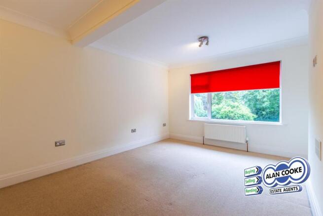 5 bed Semi-Detached to rent Image 10