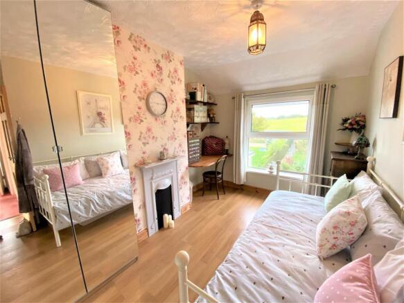 BEDROOM 2