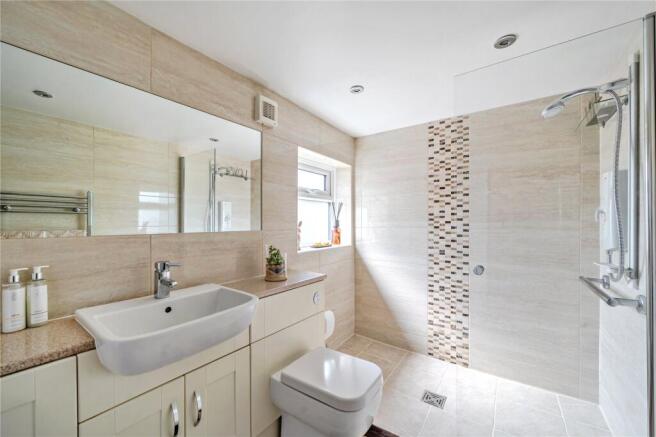 4 bed Bungalow for sale Image 5
